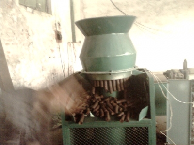 鞏義通利木炭機，行業(yè)的排頭兵。產(chǎn)品圖片