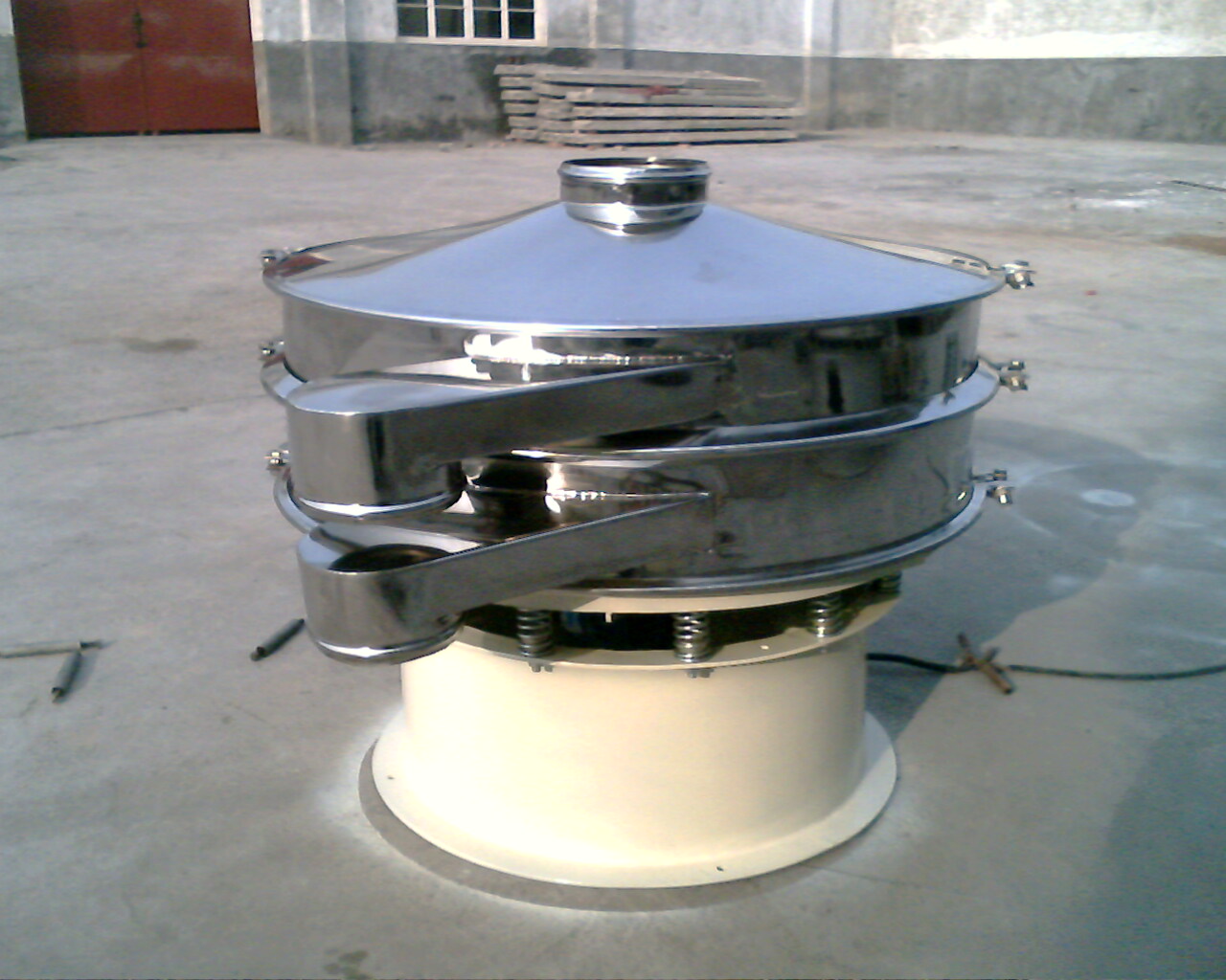 振動篩、震動篩、各種篩機、篩分設(shè)備產(chǎn)品圖片