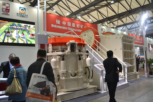 浙礦重工股份展出核心產(chǎn)品液壓圓錐破、顎式破碎機(jī)及輪胎式移動(dòng)破碎站