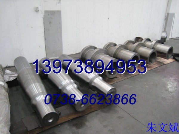 顎式破碎機配件有:齒板、邊護板、壓塊、壓頭、推力板、端蓋、主軸、動顎、機殼等等產(chǎn)品圖片