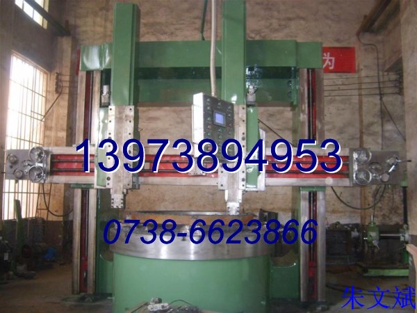 反擊破碎機(jī)配件系列: 襯板，腔體襯板等產(chǎn)品圖片