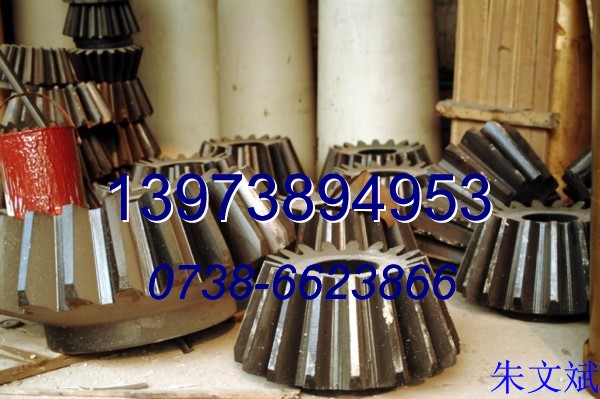 反擊破碎機(jī)配件系列: 板錘等產(chǎn)品圖片