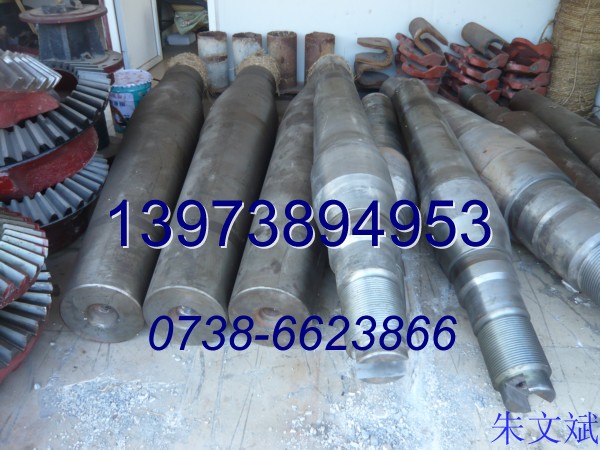 制砂機耐磨配件系列:耐磨環(huán)、鋼球等耐磨件備件等