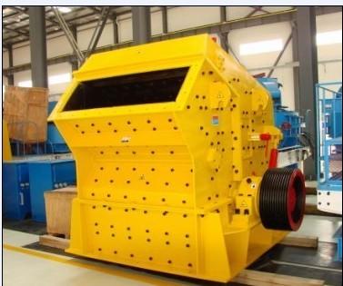 供應礦石粉碎機，工業(yè)磨粉機，反擊式破碎機產品圖片