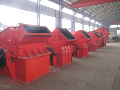 恩施大型鵝卵石制砂設(shè)備，板錘式制砂機價格產(chǎn)品圖片