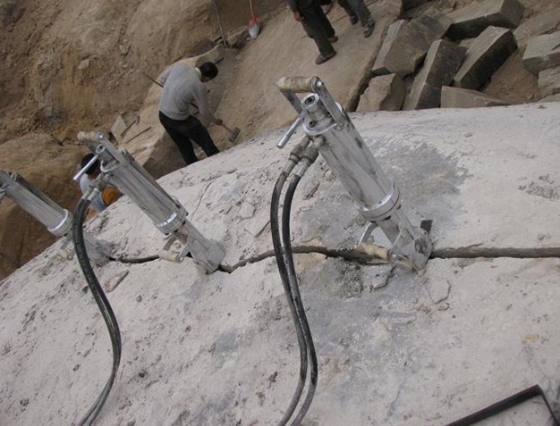 玉礦荒料分解玉石大塊開采機(jī)械產(chǎn)品圖片