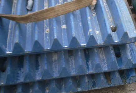 供應(yīng)球磨機耐磨襯板產(chǎn)品圖片