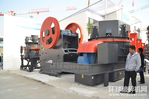 山特維克礦山工程機械公司展出的破碎機、移動破碎站產品