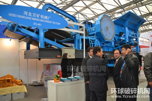 河北萬礦機械廠移動破碎站產品