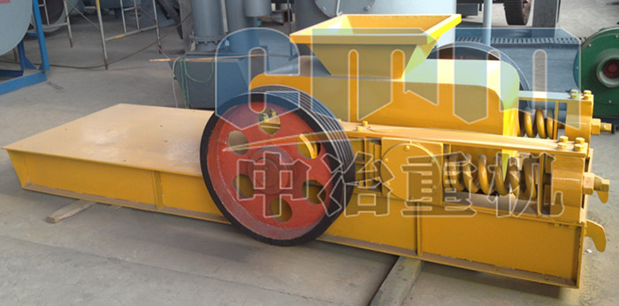 對(duì)輥破碎機(jī)哪家好 對(duì)輥破碎機(jī) 對(duì)輥制砂機(jī) 輥式破碎機(jī)產(chǎn)品圖片