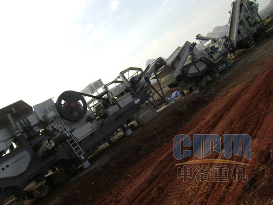 建筑垃圾移動破碎站 輪胎式移動破碎站產(chǎn)品圖片