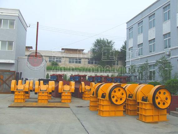 內(nèi)蒙古大型顎式破碎機(jī)廠家實(shí)現(xiàn)巖石破碎排礦口方便調(diào)節(jié)客戶買的放心