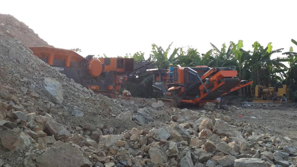 履帶式移動錘式破碎站產(chǎn)品圖片