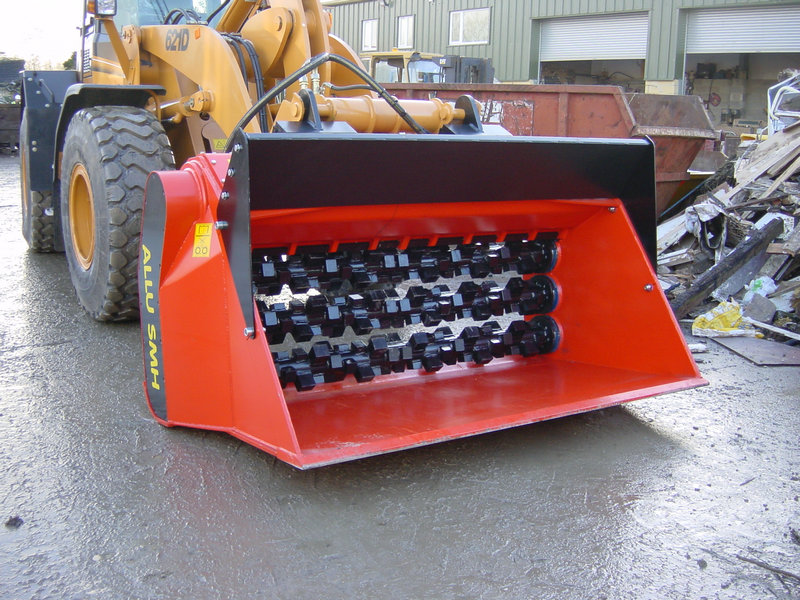 芬蘭阿魯篩分破碎鏟斗