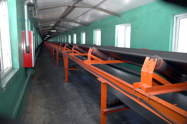 少重供應(yīng)大傾角皮帶輸送機產(chǎn)品圖片