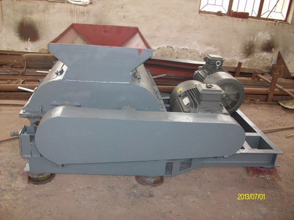 雙輥尿素破碎機