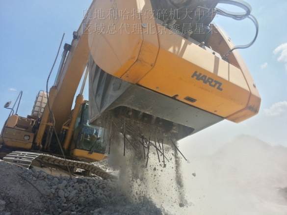 裝在挖機(jī)上的破碎機(jī)尋求全國代理產(chǎn)品圖片