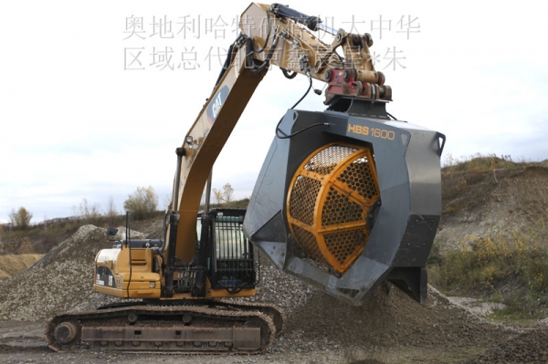 裝在挖機上的篩分機產(chǎn)品圖片