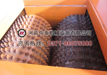 2PG型鏈條式對(duì)輥破碎機(jī)