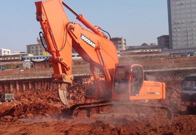 挖掘機巖石臂鷹嘴臂廠家報價