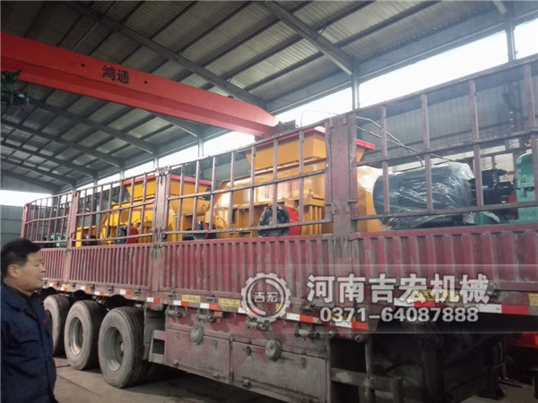 采石場(chǎng)破碎機(jī)廠家，砂石料場(chǎng)機(jī)械哪m8