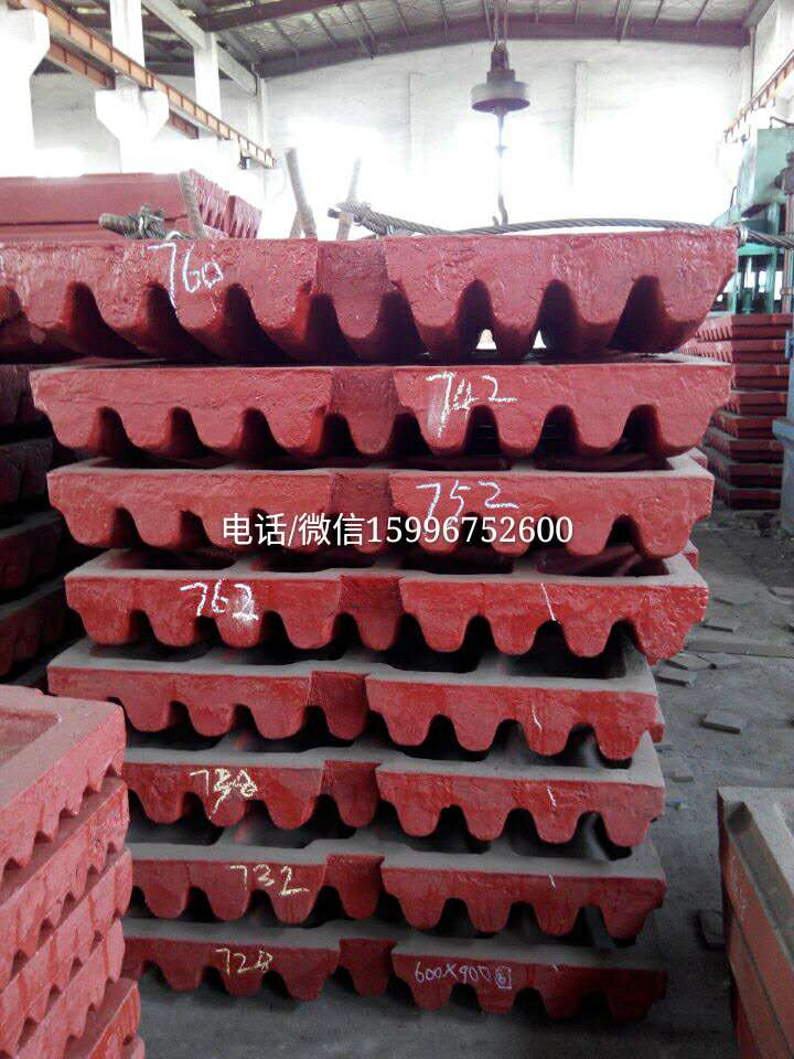 上海建設(shè)路橋山寶PE600X900顎式破碎機(jī)牙齒板鄂板產(chǎn)品圖片