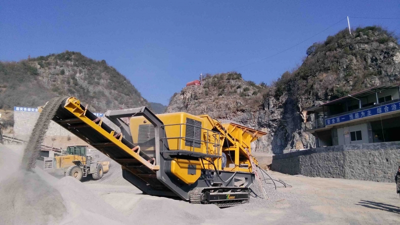 履帶移動(dòng)制砂機(jī)產(chǎn)品圖片