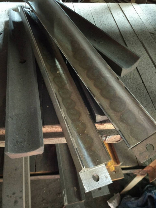 上海山寶PE400X600破碎機肘板墊槽