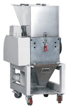 三創(chuàng)牌注塑機(jī)邊在線慢速粉碎回收機(jī)