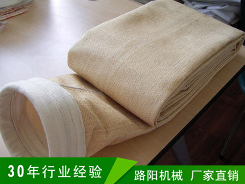 我公司生產防靜電滌綸針刺氈除塵布袋產品圖片