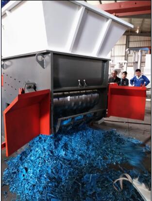 塑料藍(lán)桶撕碎機(jī)
