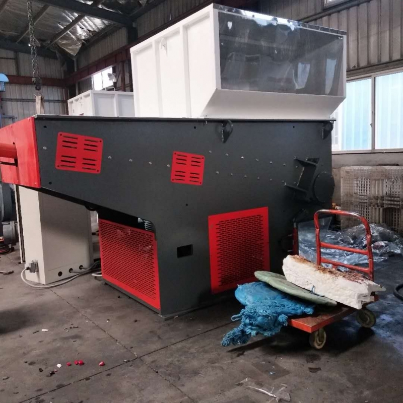 PC硬塊料單軸撕碎機(jī)產(chǎn)品圖片