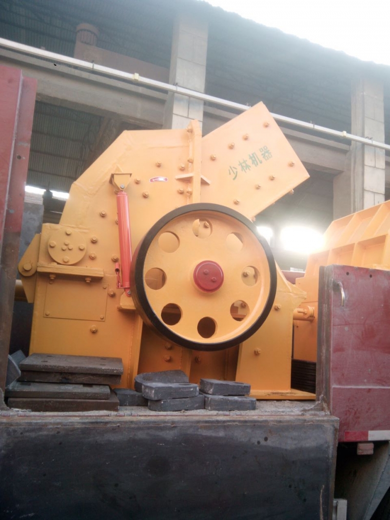 供應(yīng)河南少重礦石破碎機(jī)，錘式破碎機(jī)