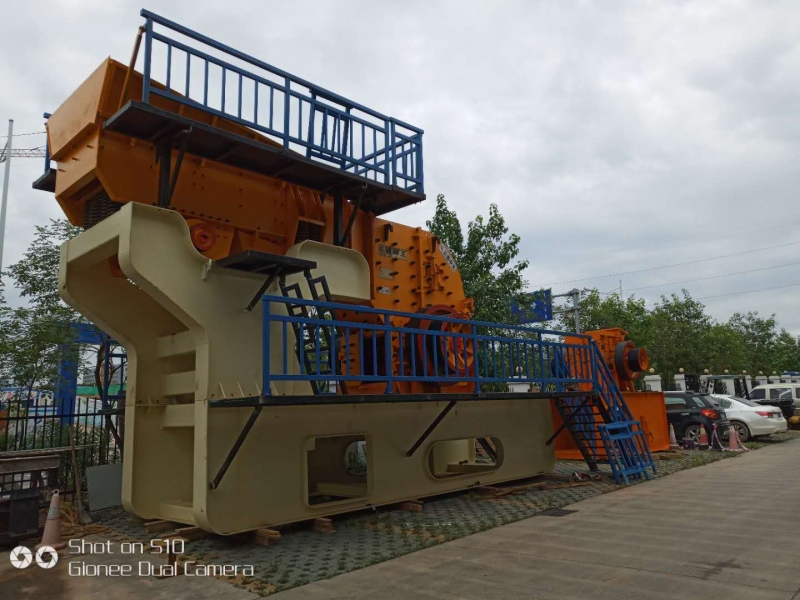 二合一半移動破碎機(jī)產(chǎn)品圖片