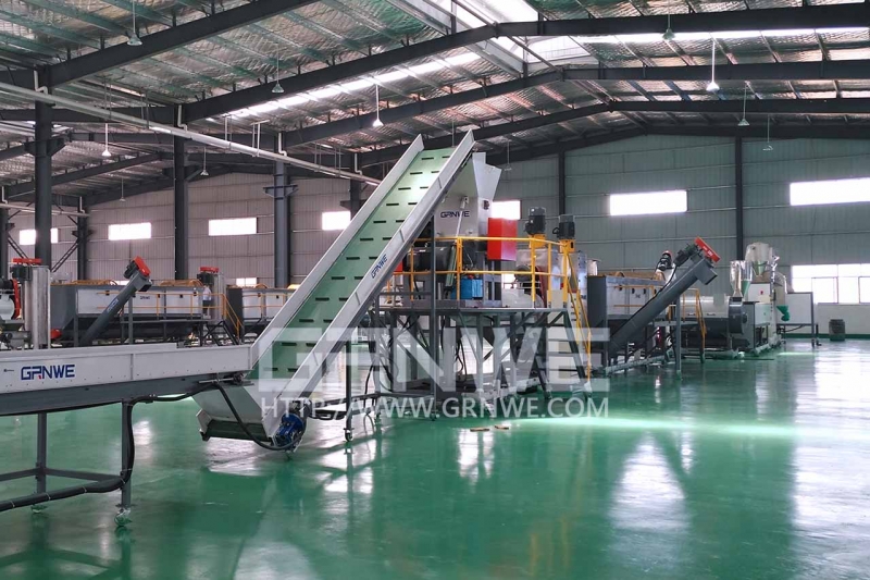 廢舊塑料破碎清洗線PET礦泉水瓶回收產(chǎn)品圖片