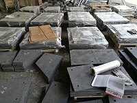 各種港口碼頭，冶金，礦山機(jī)械等行業(yè)輸送機(jī)襯板產(chǎn)品圖片