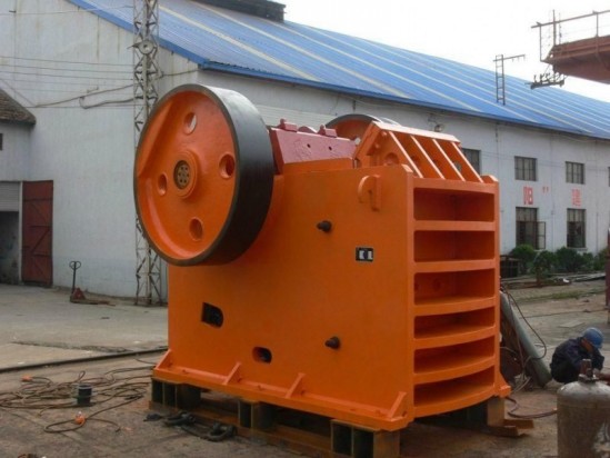 顎板在顎式破碎機(jī)對物料破碎中起到的重要作用產(chǎn)品圖片