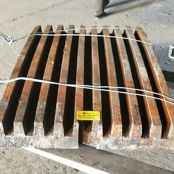 顎式破碎機(jī)鄂板 齒板 高錳鋼鄂板 破碎機(jī)鄂板 牙板 護(hù)板