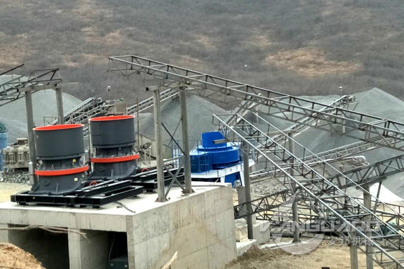 鄭州安邦機(jī)械圓錐破碎機(jī)