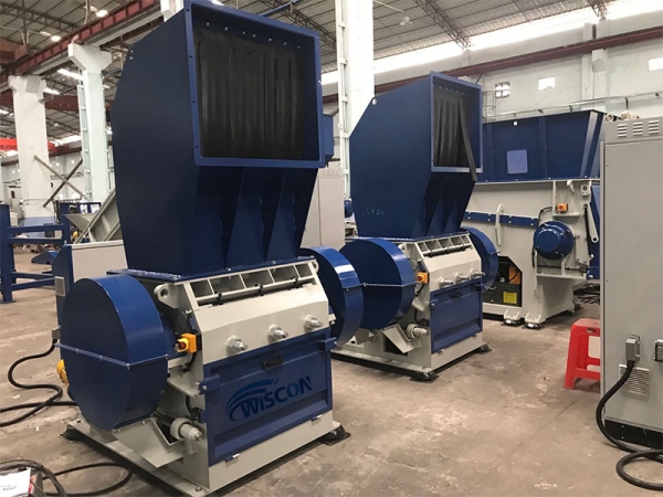 2019立式塑料破碎機(jī),膠頭粉碎機(jī)