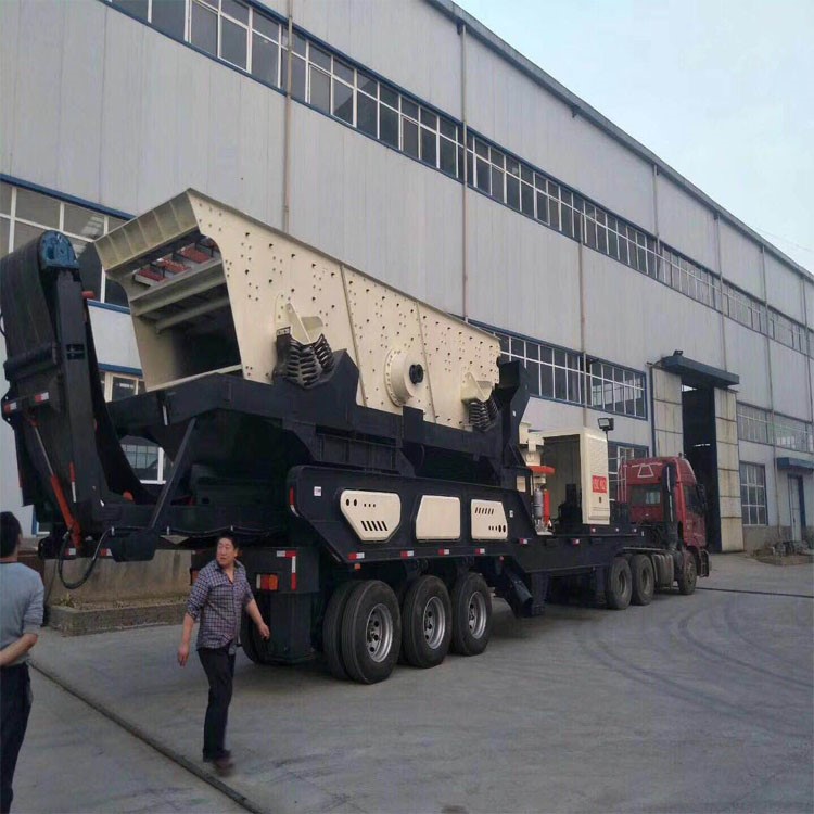   天津建筑垃圾處理設(shè)備廠家 輪胎式移動(dòng)粉碎機(jī)價(jià)格產(chǎn)品圖片