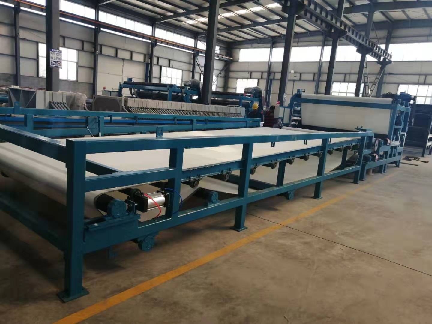 大型壓濾機(jī)產(chǎn)品圖片