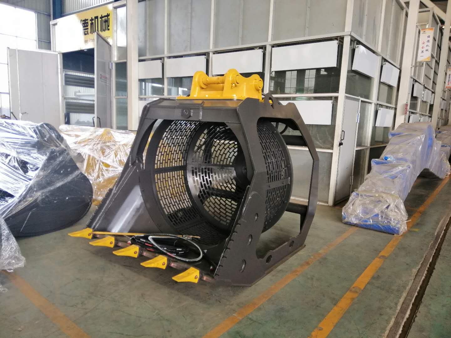 大宇220 挖機(jī)篩分斗 旋轉(zhuǎn)篩分斗