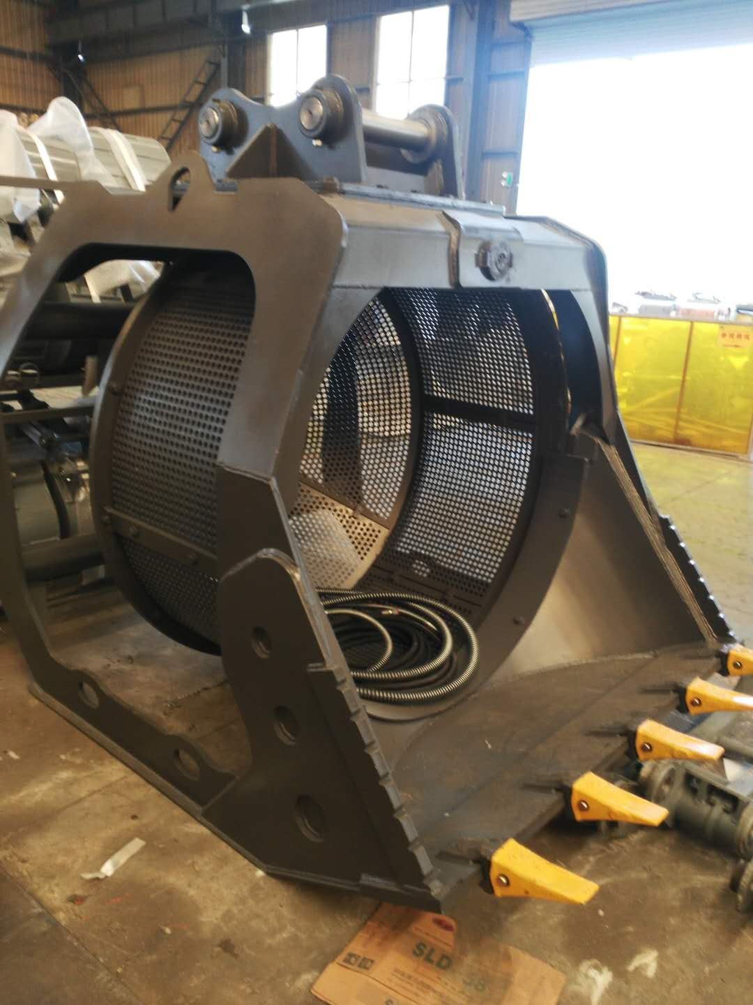 鵝卵石篩分 挖機(jī)砂石骨料篩分斗產(chǎn)品圖片