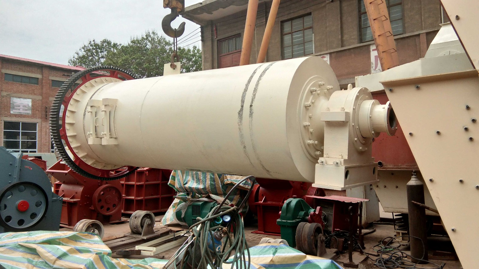 少林礦機(jī)專業(yè)生產(chǎn)節(jié)能式球磨機(jī)