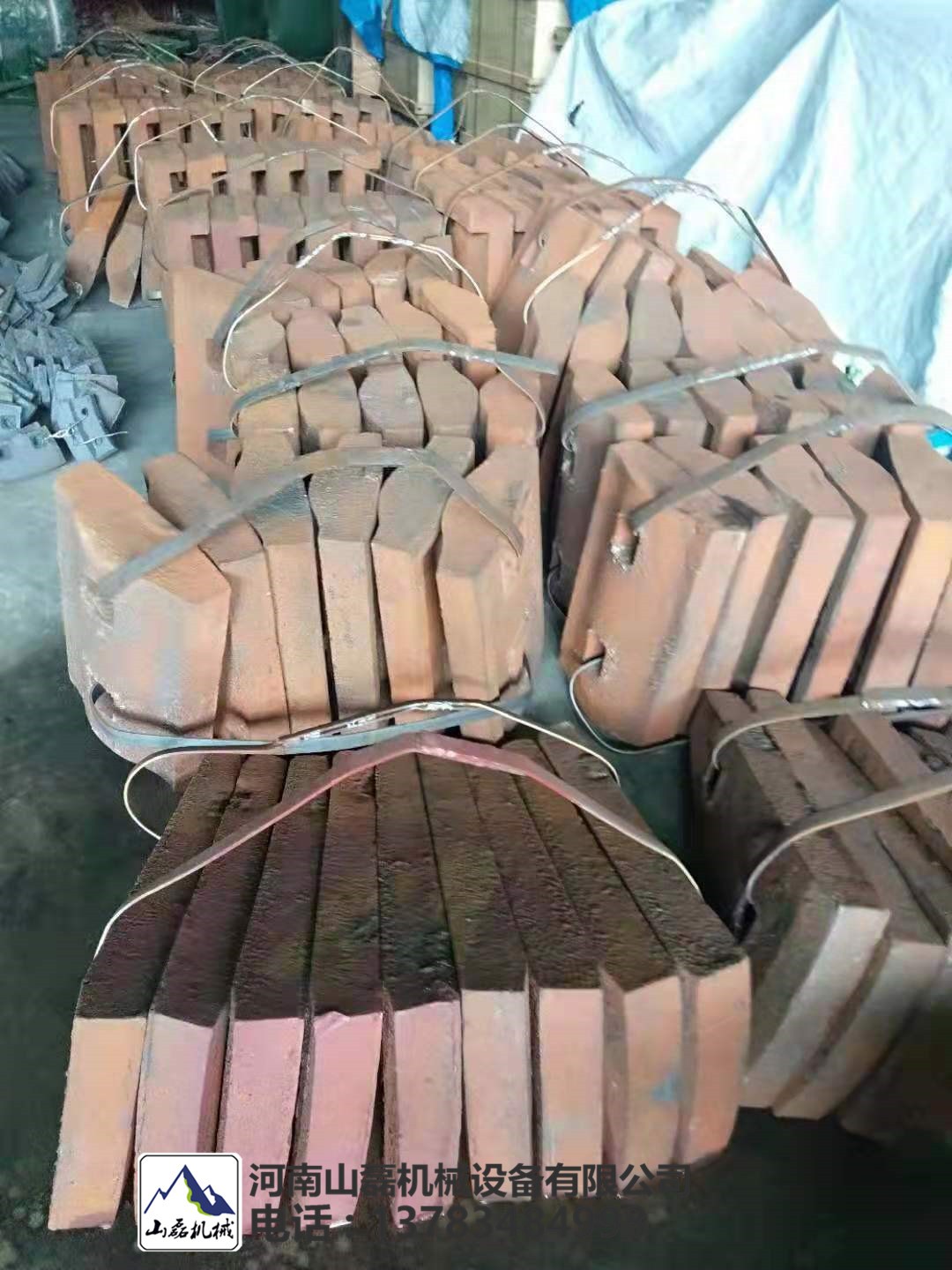 山磊900小型球磨機(jī)大齒圈襯板配件產(chǎn)品圖片