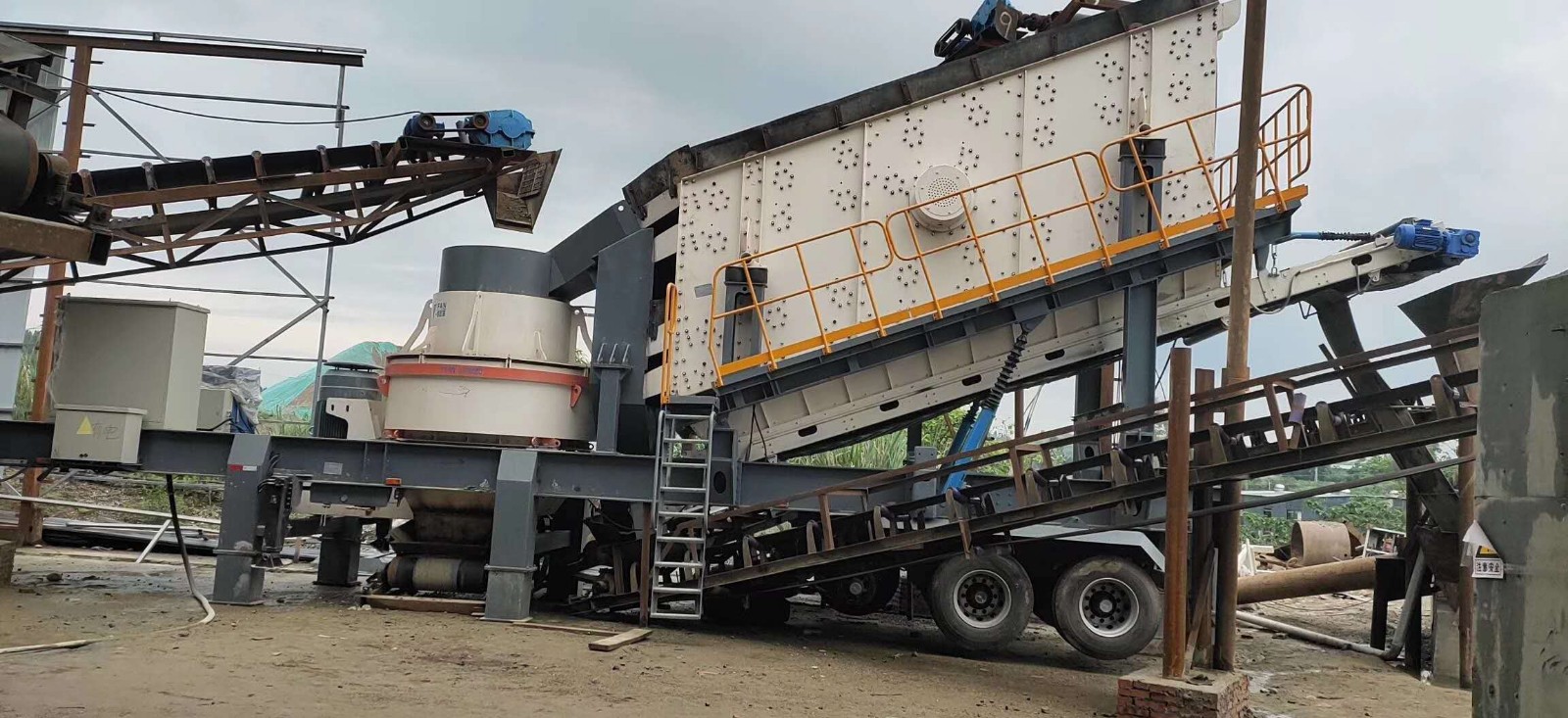 移動破碎篩分站