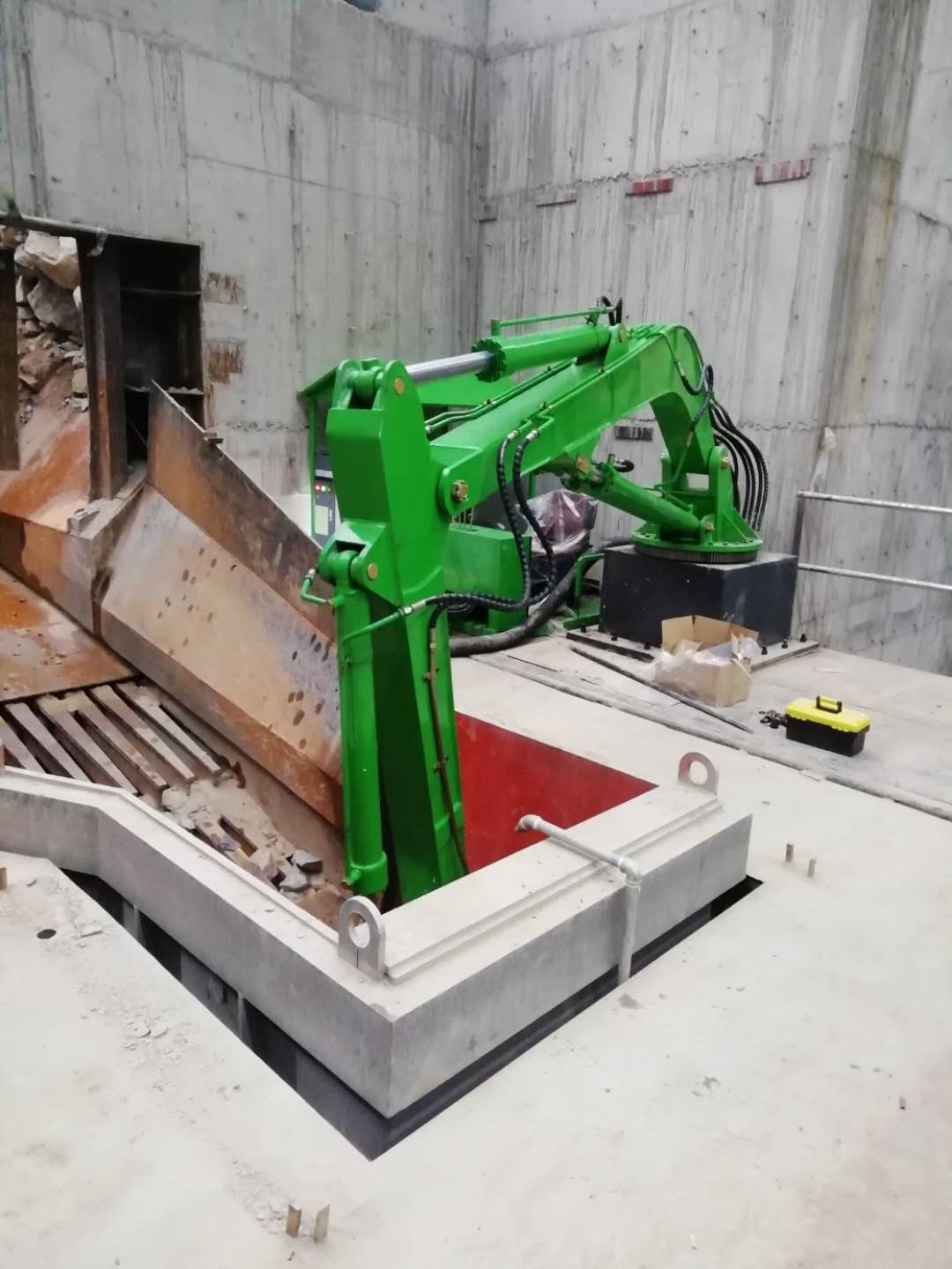 礦井推薦電控固定式破碎機(jī) 堅(jiān)硬石料碎石機(jī)