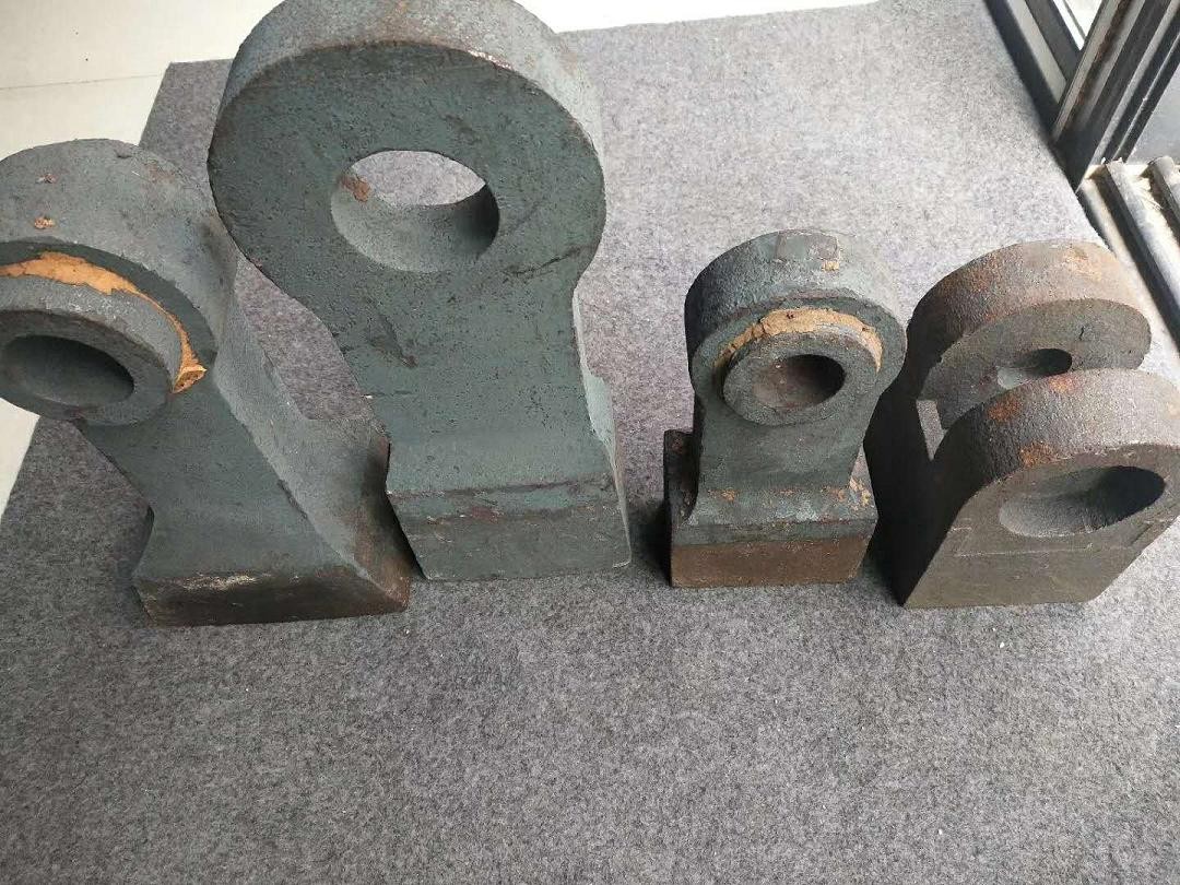 破碎機(jī)配件-錘頭-襯板產(chǎn)品圖片