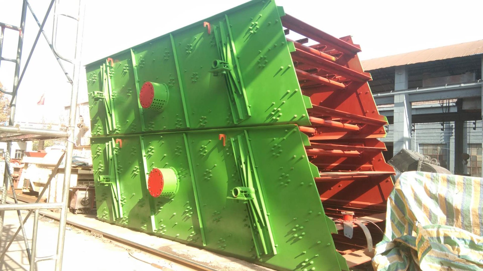 河南廠家專業(yè)生產(chǎn)圓振動(dòng)篩產(chǎn)品圖片